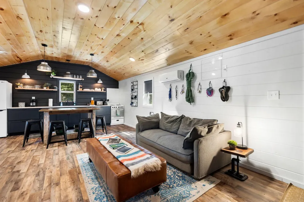 143 Mullins Point Road Campton KY 41301