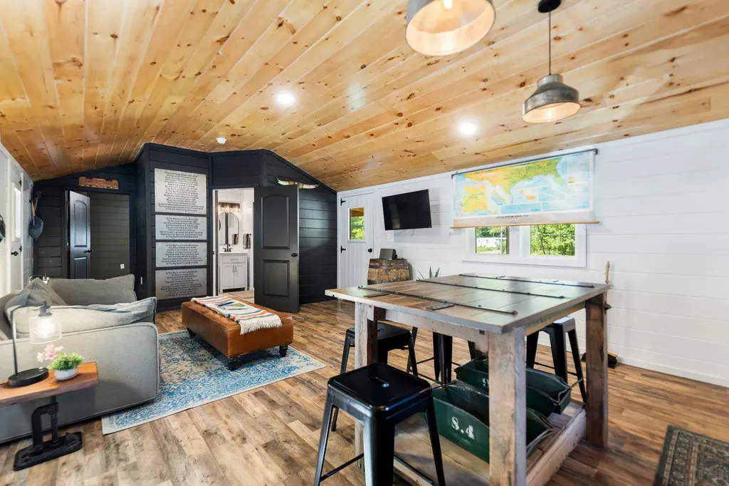 143 Mullins Point Road Campton KY 41301
