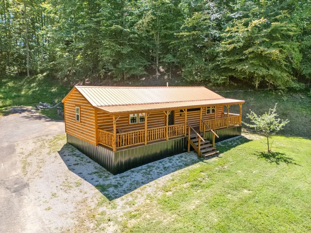 143 Mullins Point Road Campton KY 41301