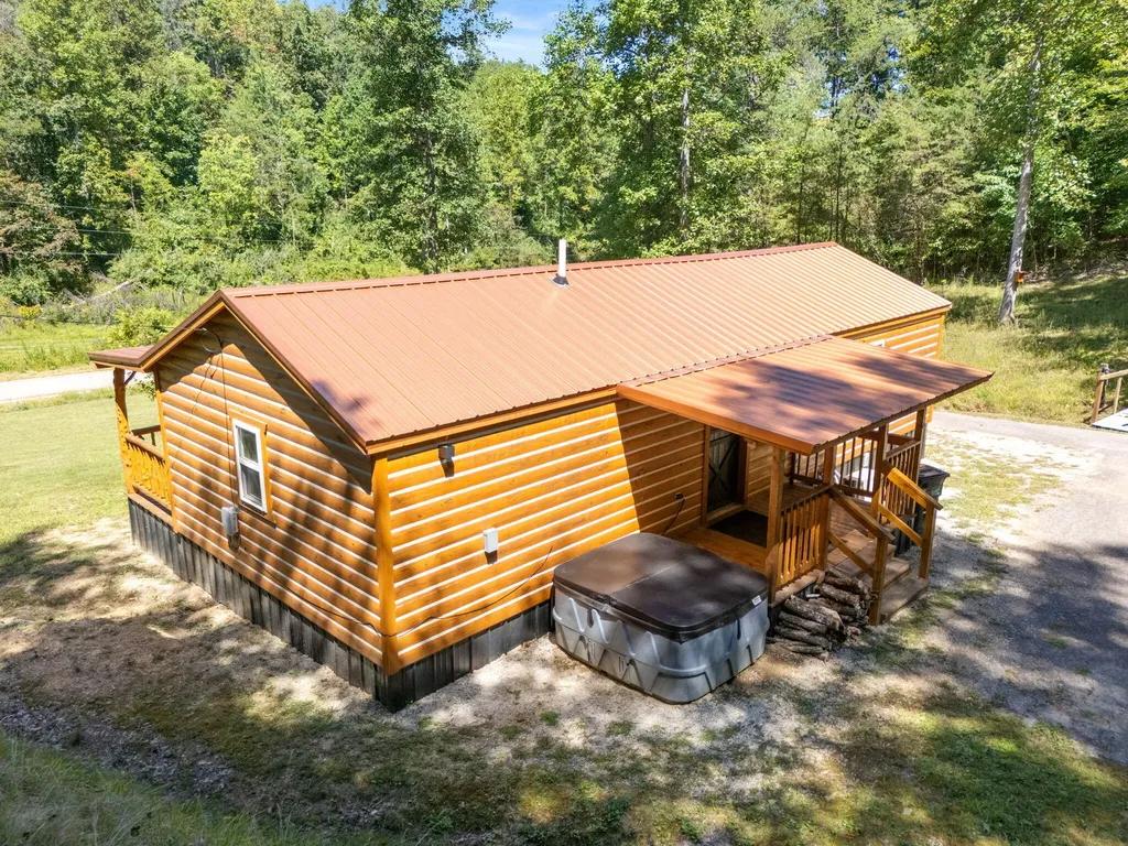 143 Mullins Point Road Campton KY 41301