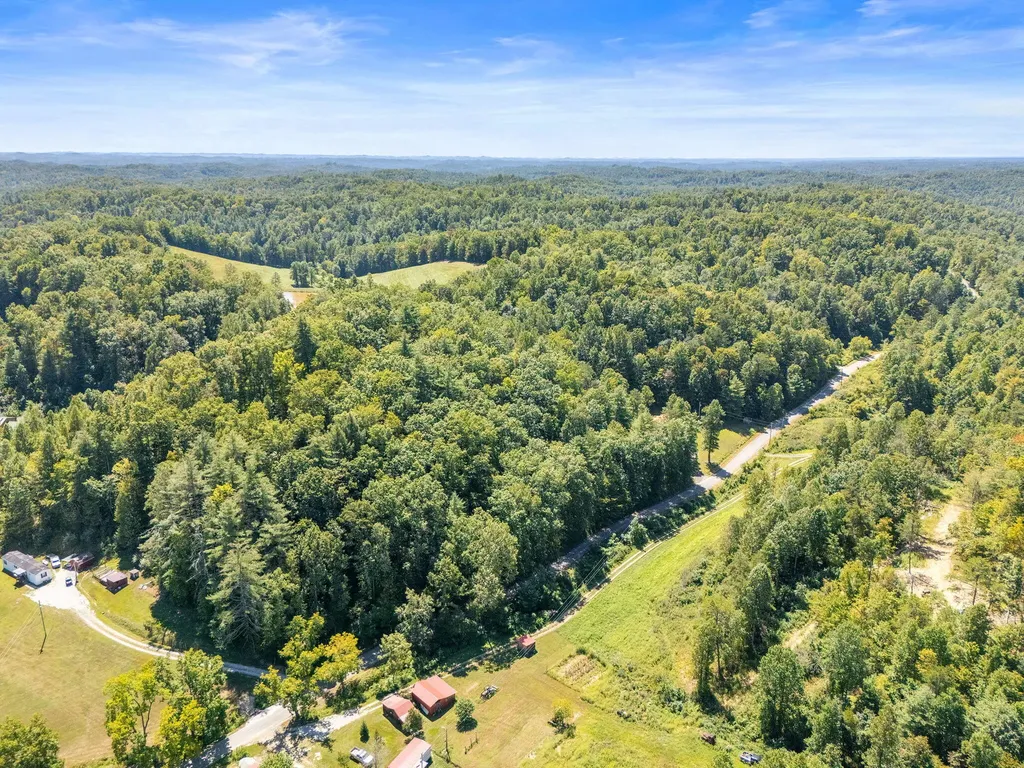 143 Mullins Point Road Campton KY 41301