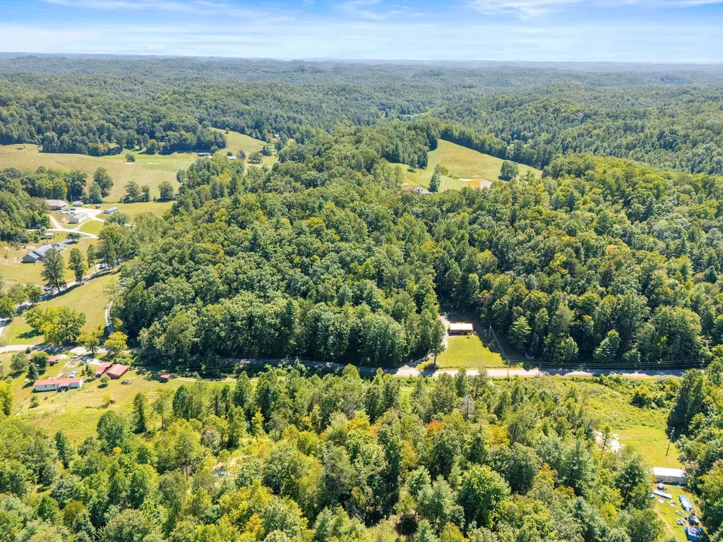 143 Mullins Point Road Campton KY 41301