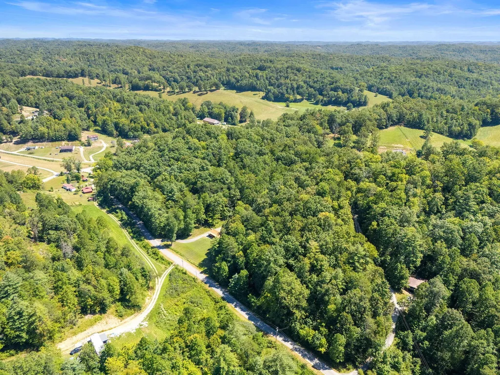 143 Mullins Point Road Campton KY 41301