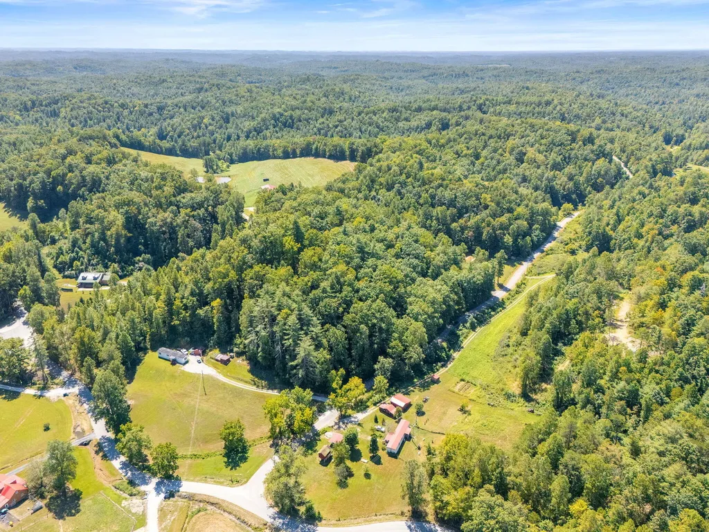 143 Mullins Point Road Campton KY 41301