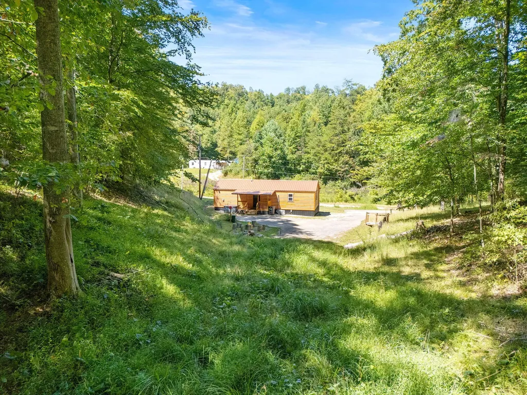 143 Mullins Point Road Campton KY 41301
