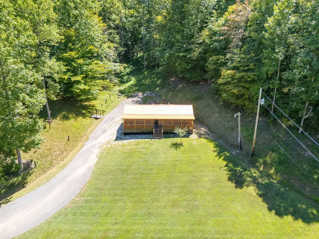 143 Mullins Point Road Campton KY 41301