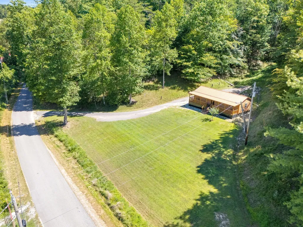 143 Mullins Point Road Campton KY 41301
