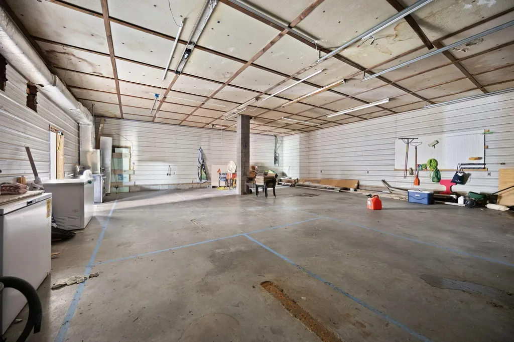 59 State Highway 1611 Russell Springs KY 42642