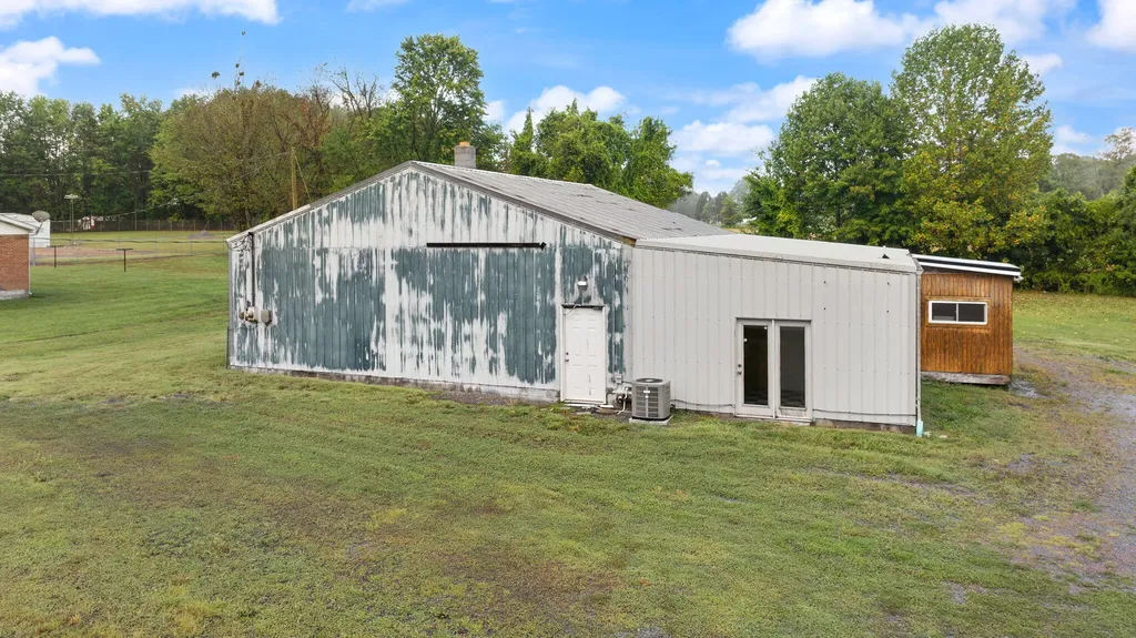 59 State Highway 1611 Russell Springs KY 42642