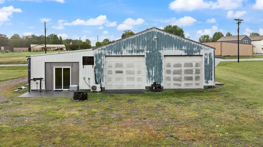59 State Highway 1611 Russell Springs KY 42642