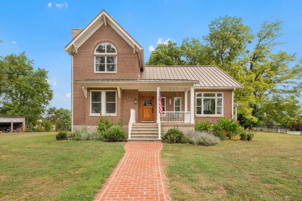 330 Mccracken Pike Versailles KY 40383