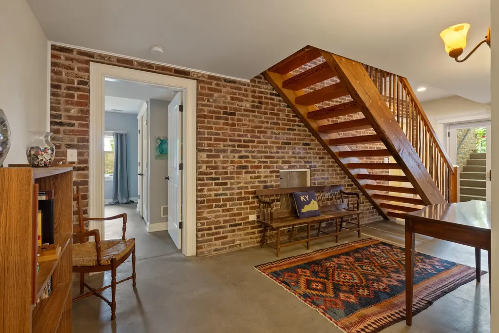 330 Mccracken Pike Versailles KY 40383