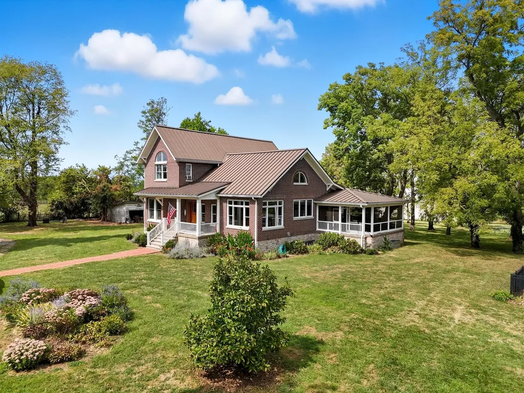 330 Mccracken Pike Versailles KY 40383