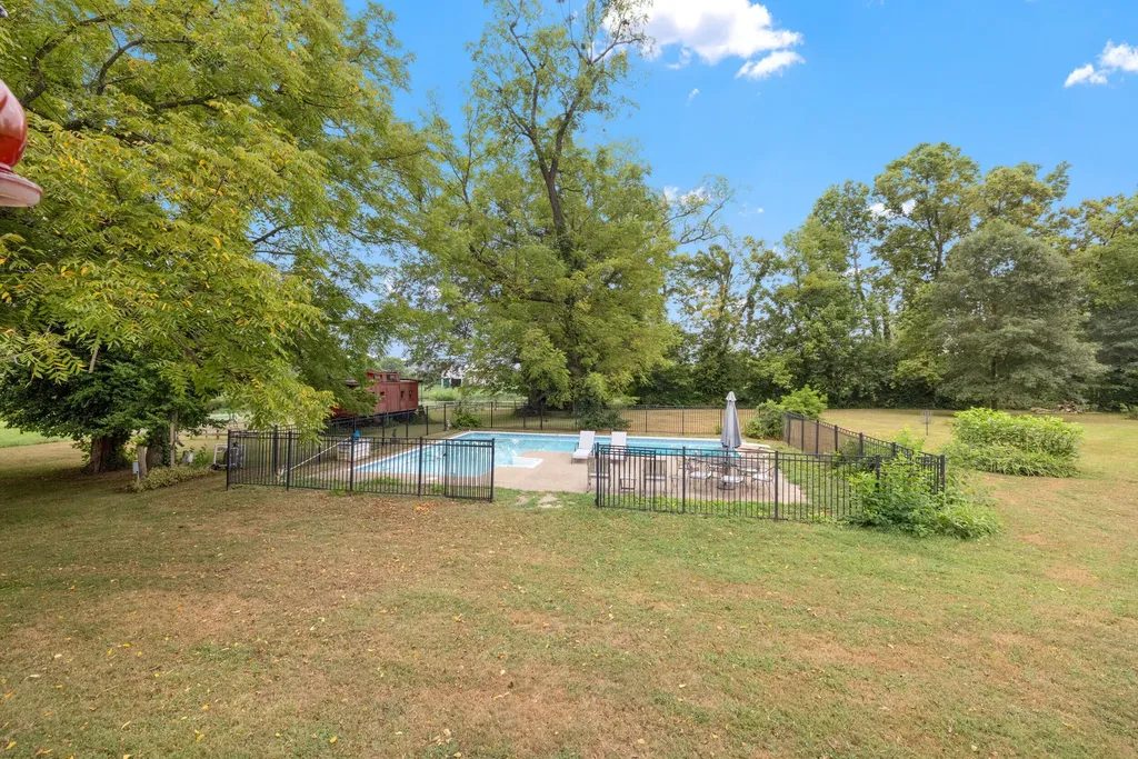 330 Mccracken Pike Versailles KY 40383