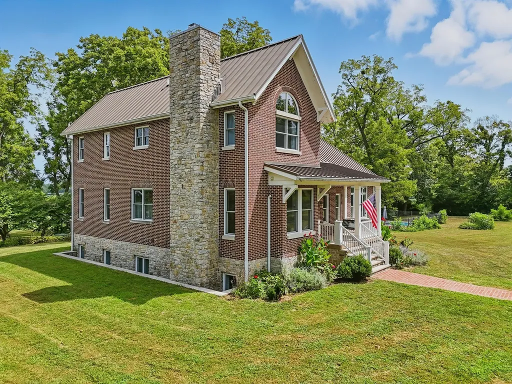330 Mccracken Pike Versailles KY 40383