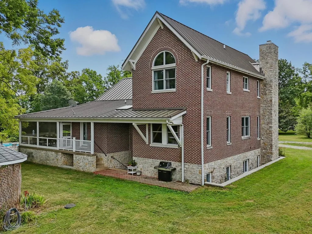 330 Mccracken Pike Versailles KY 40383