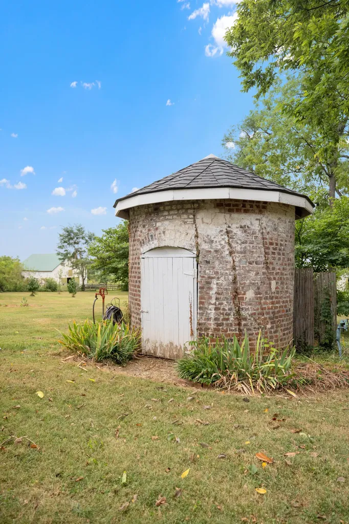 330 Mccracken Pike Versailles KY 40383