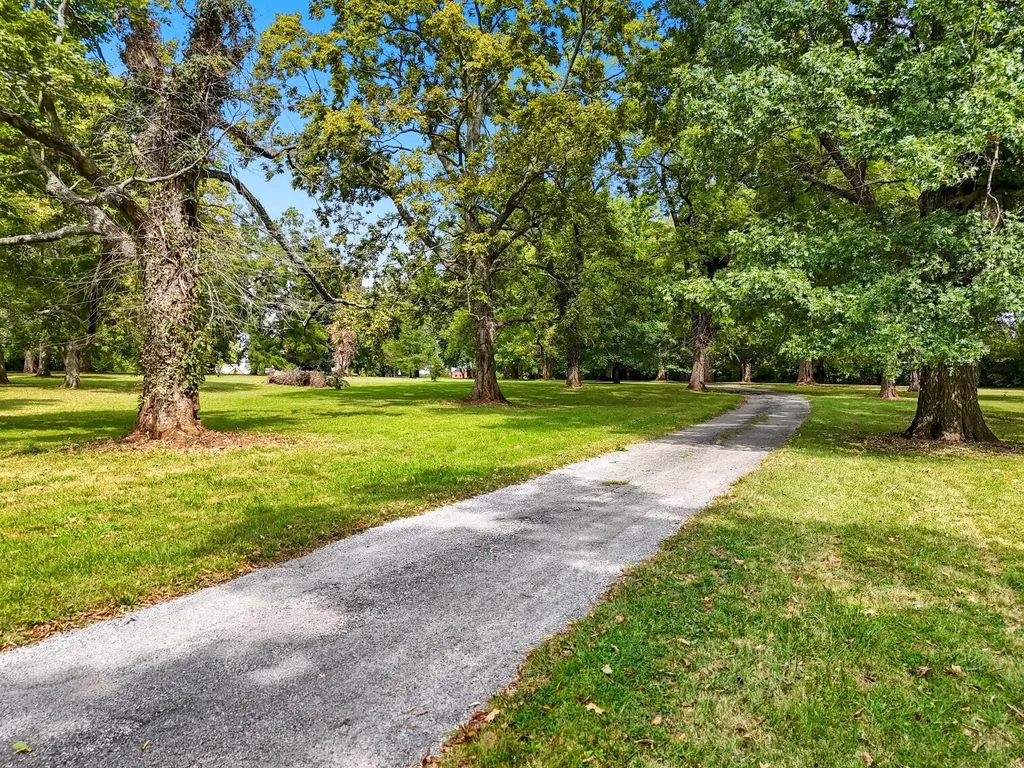 330 Mccracken Pike Versailles KY 40383