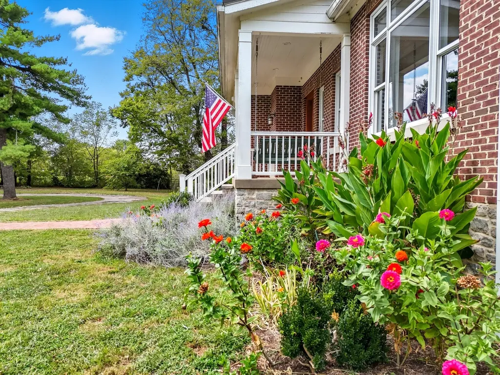 330 Mccracken Pike Versailles KY 40383