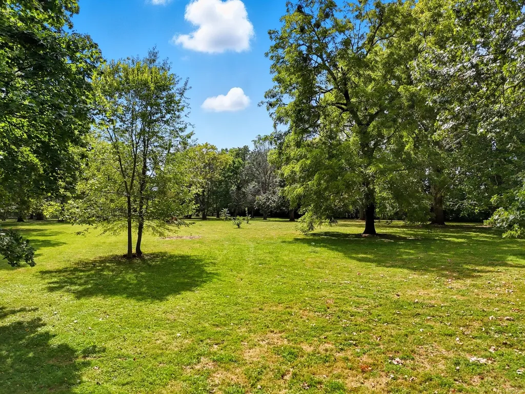 330 Mccracken Pike Versailles KY 40383