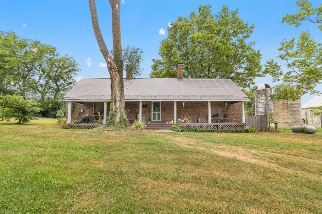 330 Mccracken Pike Versailles KY 40383