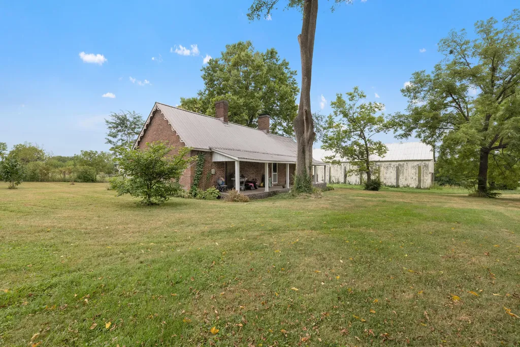 330 Mccracken Pike Versailles KY 40383