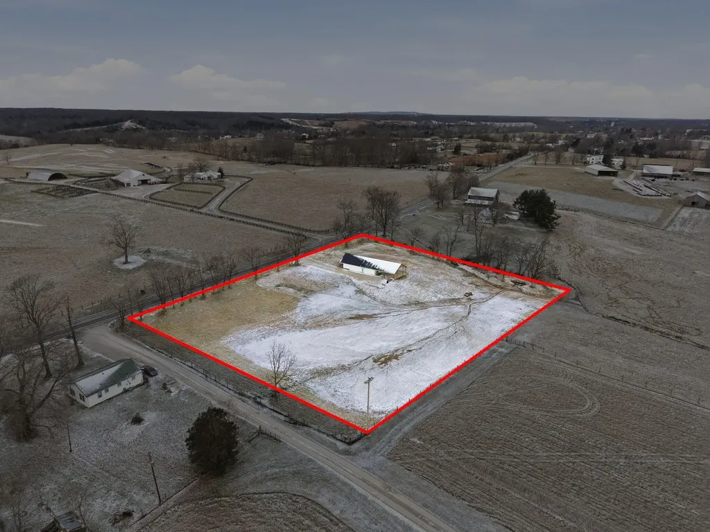 1934 Graefenburg Road Lawrenceburg KY 40342