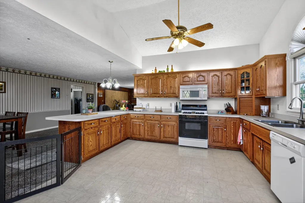 880 Sulphur Well Pike Nicholasville KY 40356