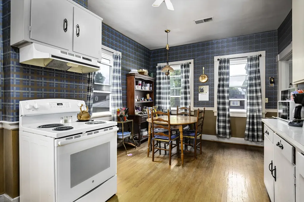 142 N Locust Street Versailles KY 40383