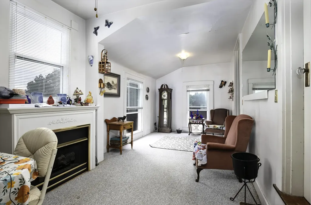 142 N Locust Street Versailles KY 40383