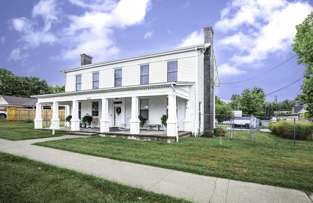 142 N Locust Street Versailles KY 40383