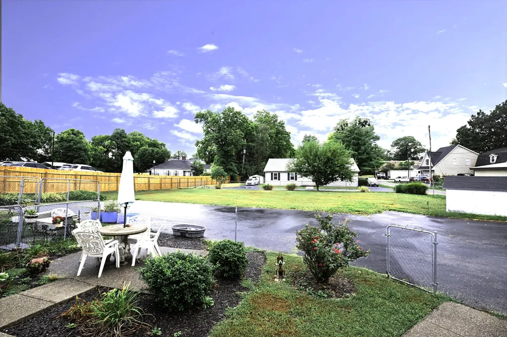 142 N Locust Street Versailles KY 40383