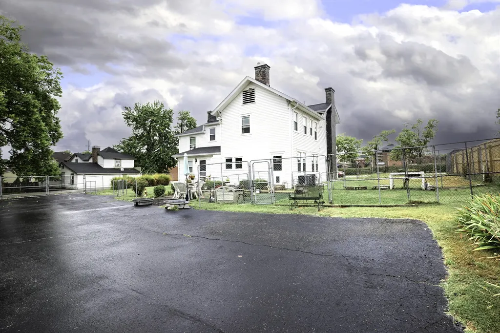 142 N Locust Street Versailles KY 40383