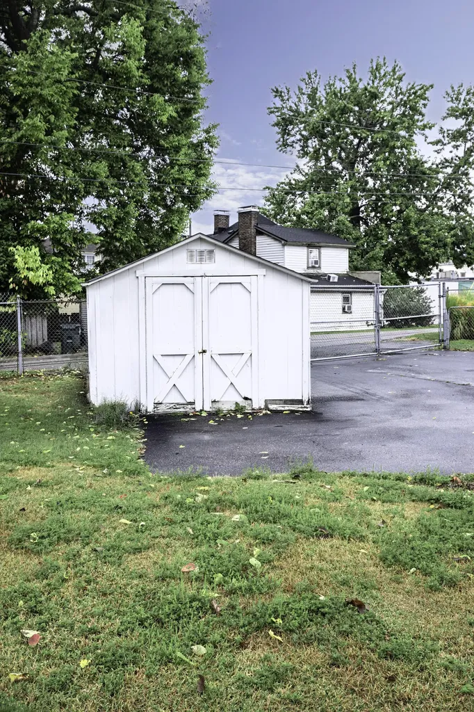 142 N Locust Street Versailles KY 40383