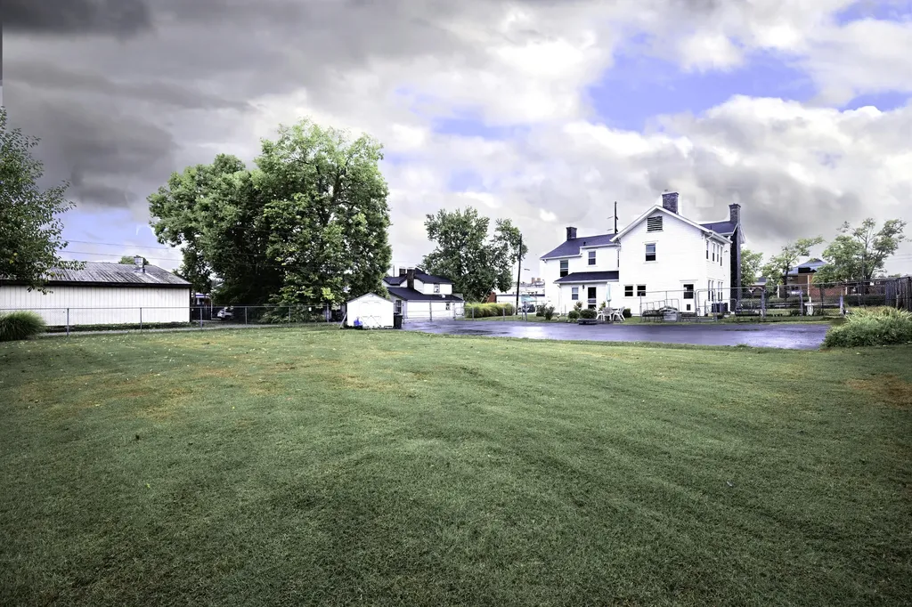 142 N Locust Street Versailles KY 40383