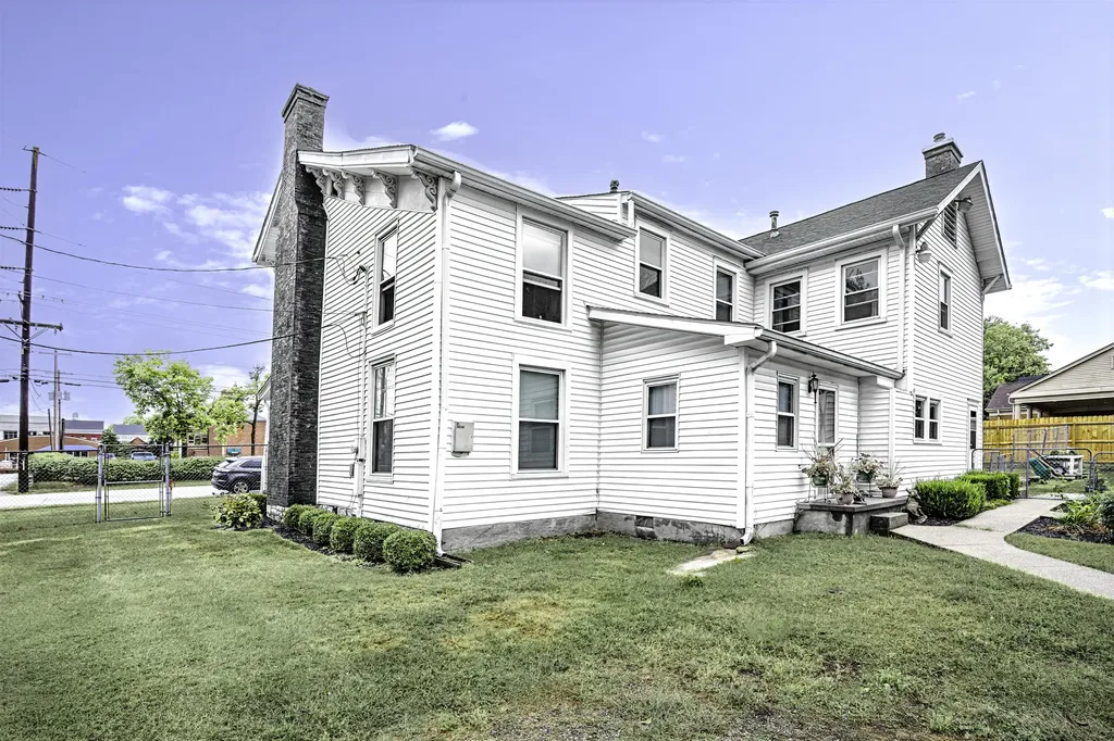 142 N Locust Street Versailles KY 40383
