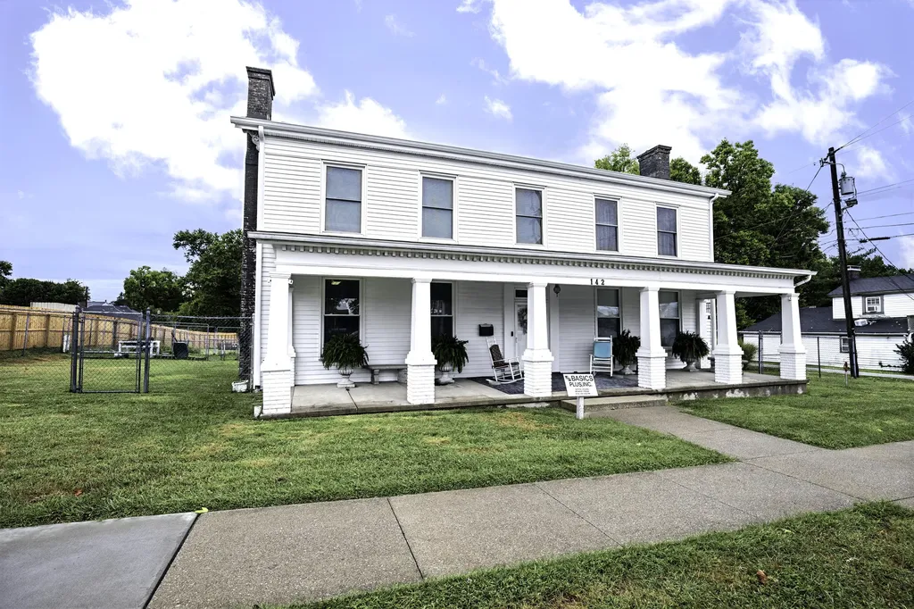 142 N Locust Street Versailles KY 40383