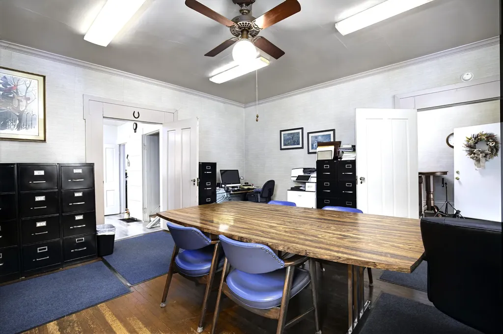 142 N Locust Street Versailles KY 40383