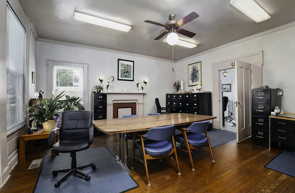 142 N Locust Street Versailles KY 40383