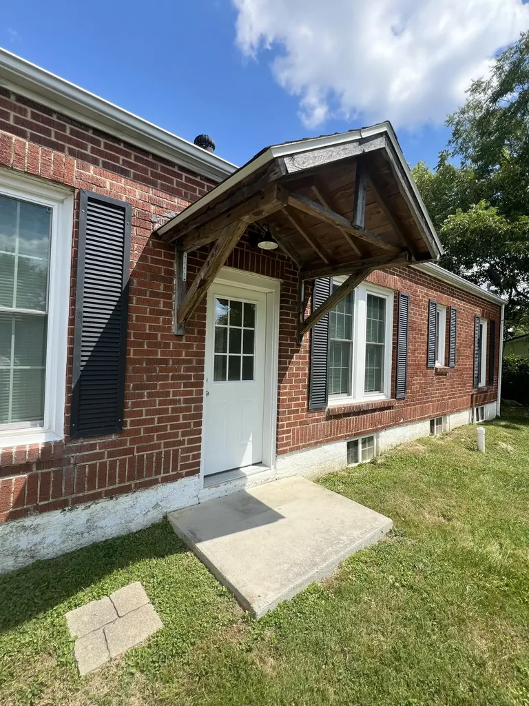 87 Jamestown Street Russell Springs KY 42642