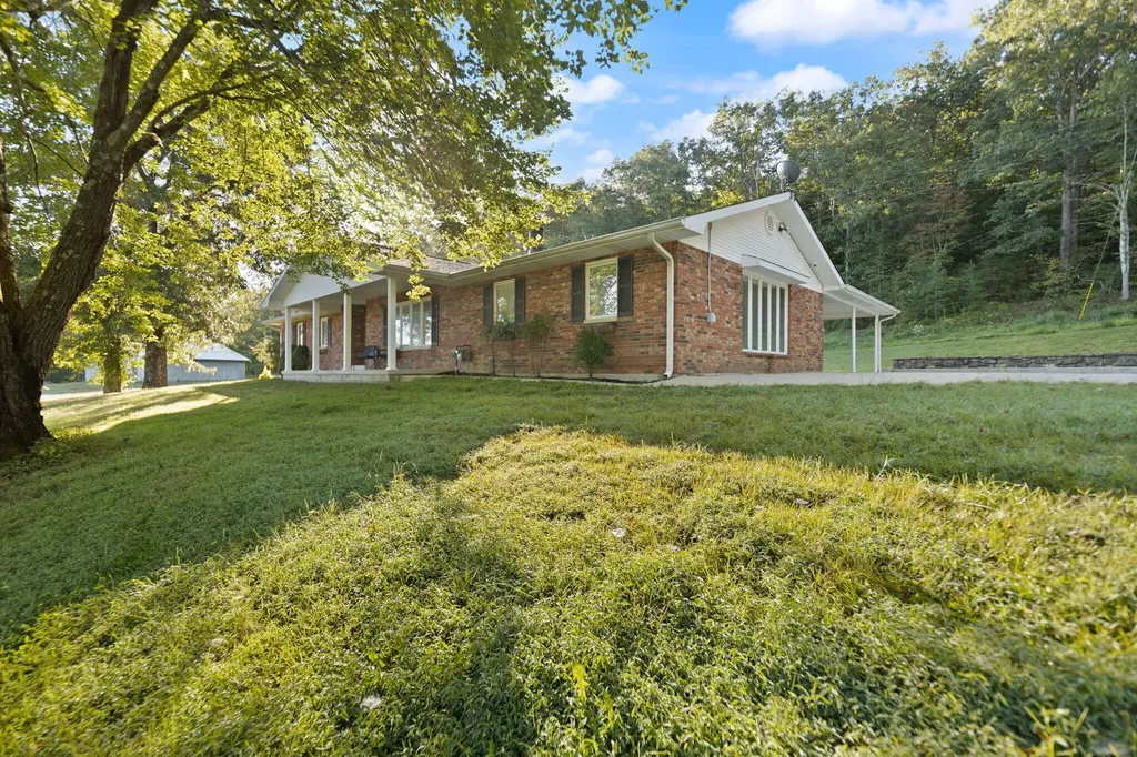 89 Big Windy Lane Dunnville KY 42528