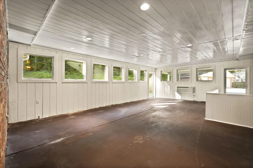 89 Big Windy Lane Dunnville KY 42528