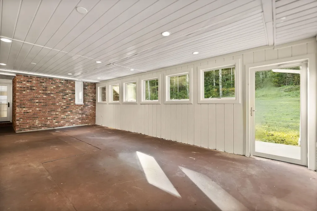 89 Big Windy Lane Dunnville KY 42528