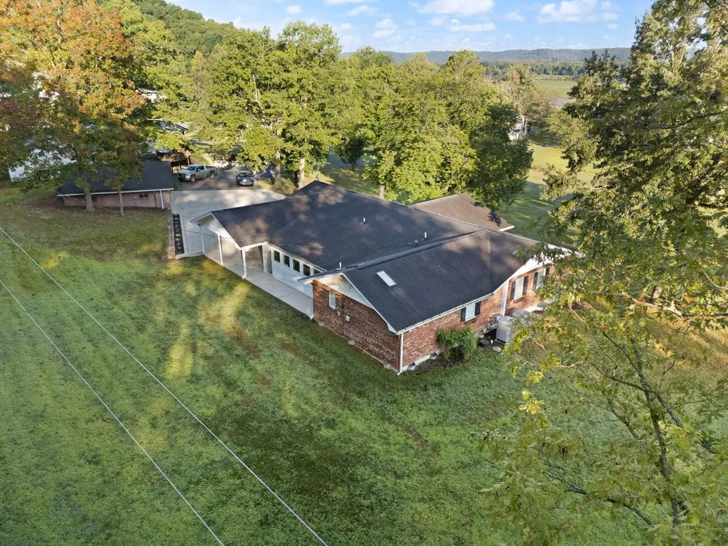 89 Big Windy Lane Dunnville KY 42528