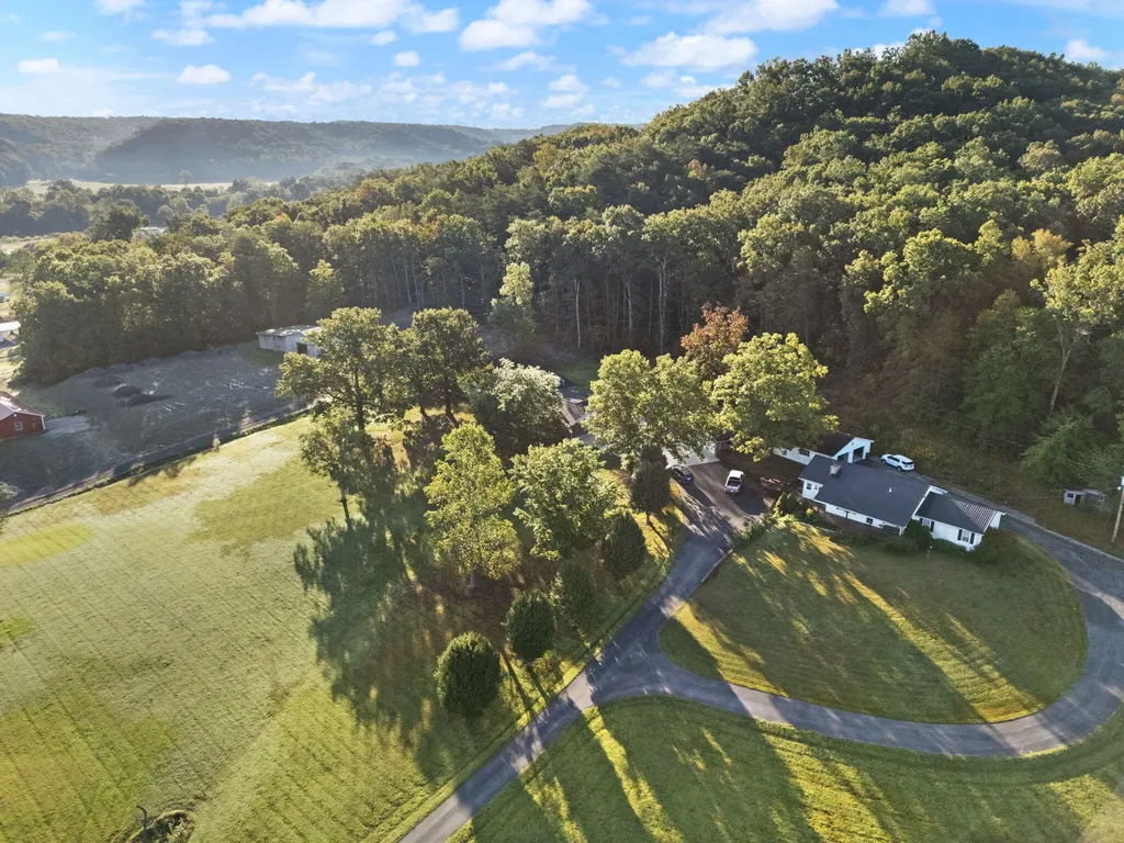 89 Big Windy Lane Dunnville KY 42528