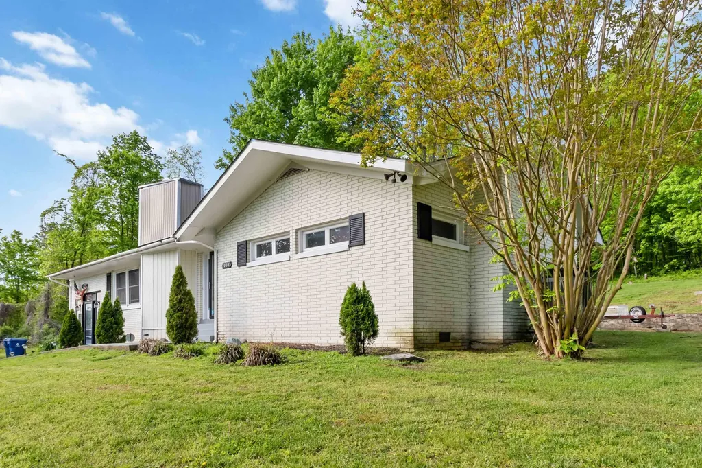 10031 South Highway Burnside KY 42519