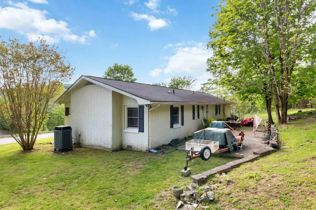 10031 South Highway Burnside KY 42519
