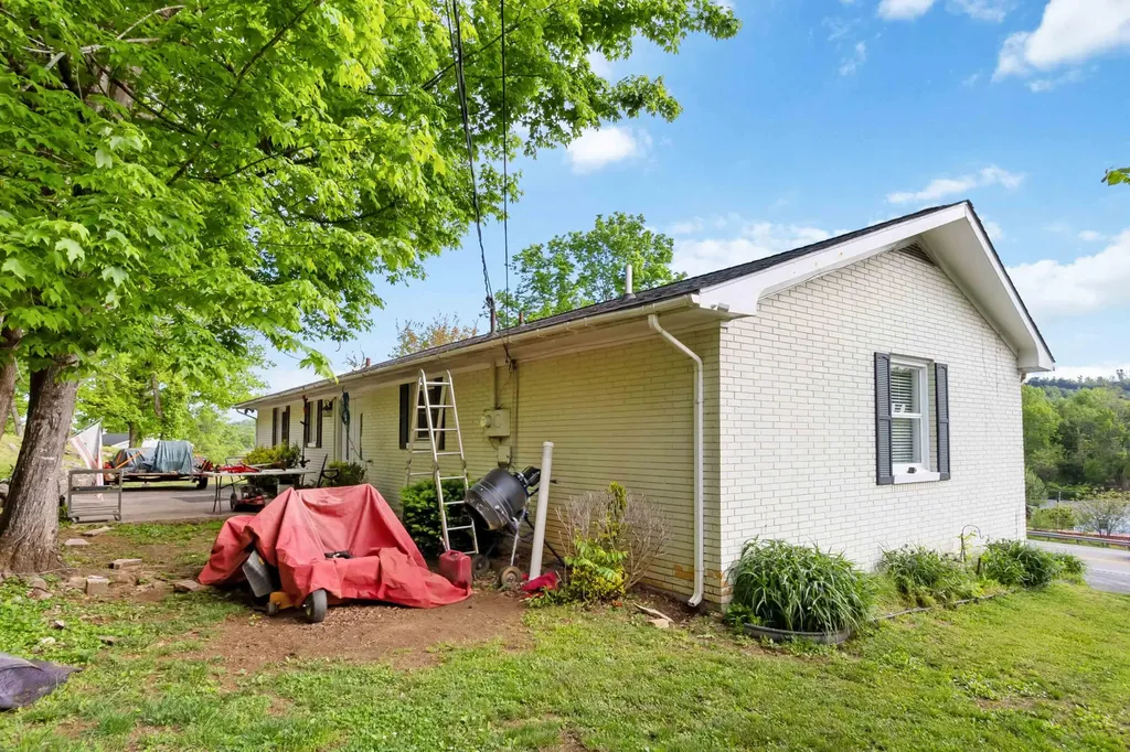 10031 South Highway Burnside KY 42519