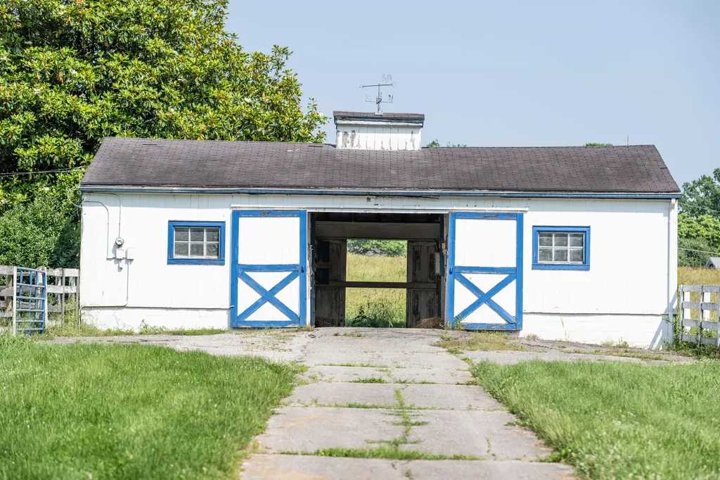 407 Country Lane Frankfort KY 40601