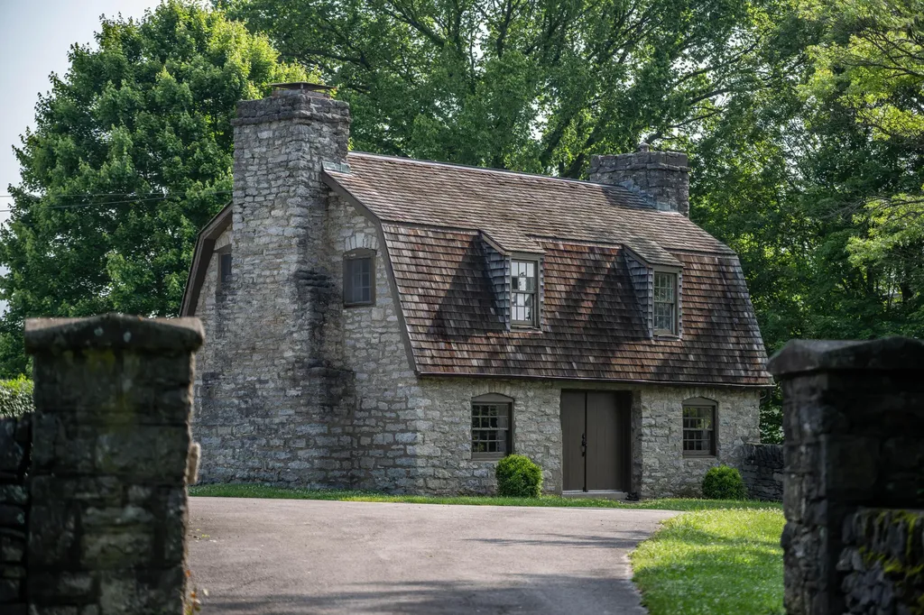 407 Country Lane Frankfort KY 40601